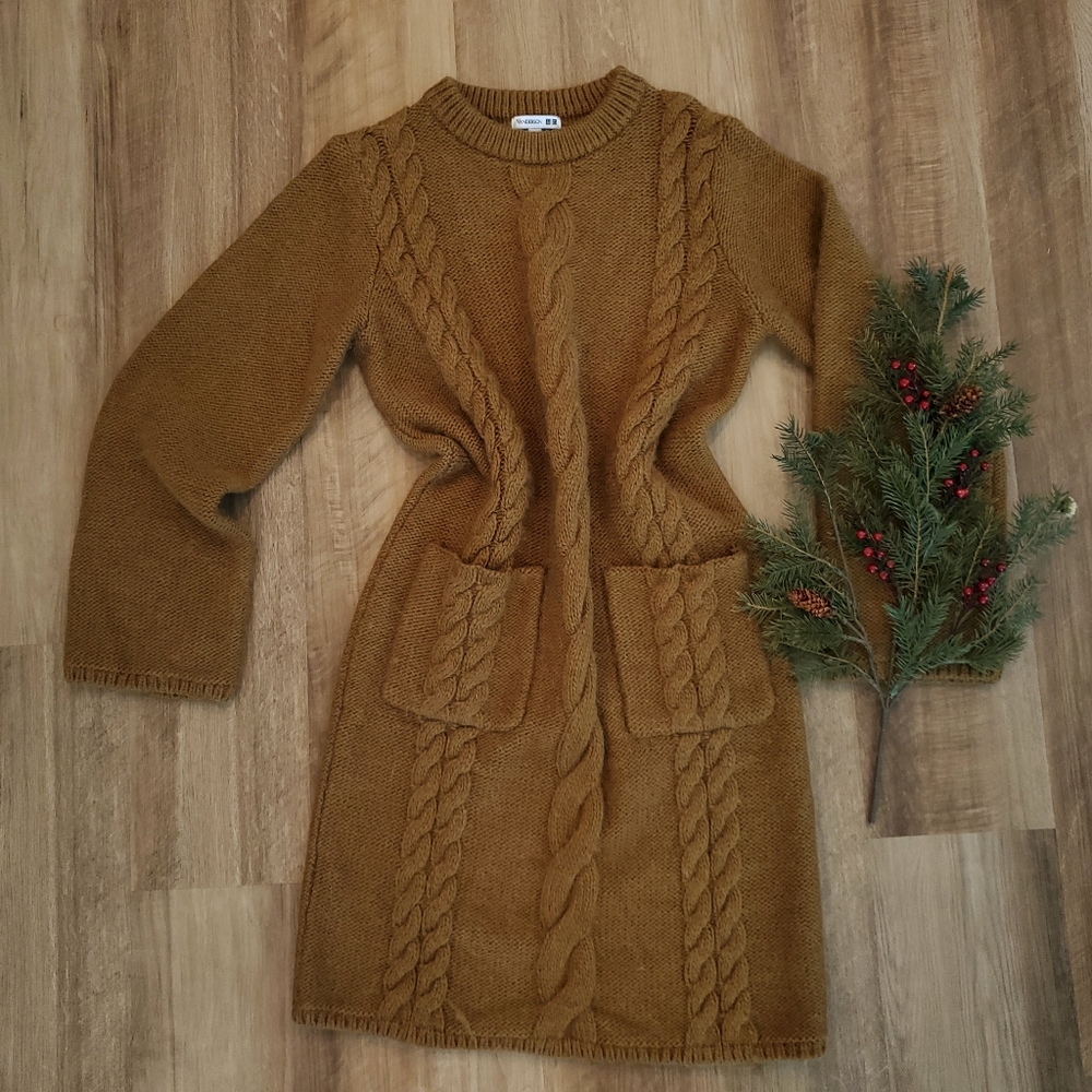 UNIQLO worn once. midi sweater dress
